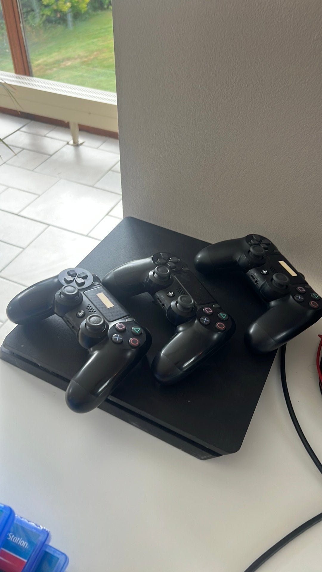 PlayStation 4 Slim 1 To – 3 manettes + 11 jeux, Games en Spelcomputers, Spelcomputers | Sony PlayStation 3, Ophalen, Zo goed als nieuw