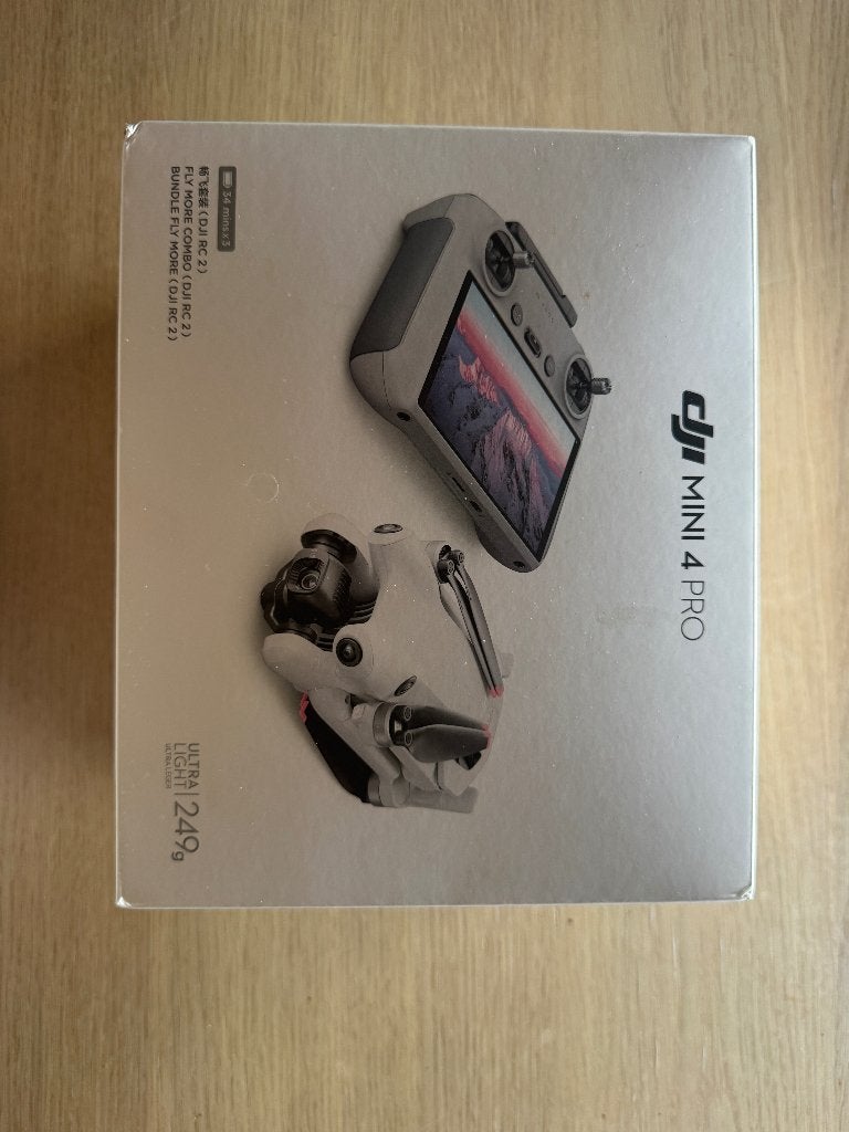 DJI Mini 4 Pro Fly More Combo + RC 2 — presque neuf, Drone avec caméra, Enlèvement ou Envoi, Moins de 250 g, Qualité supérieure