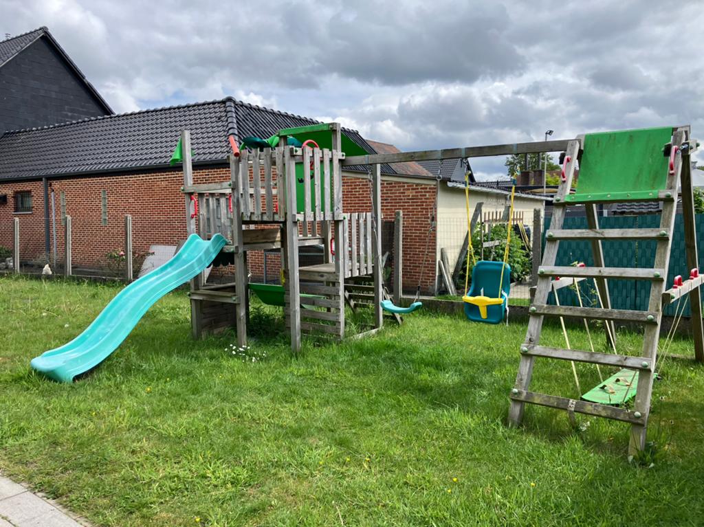 Speeltoestel Fat Moose: glijbaan, winkeltje, 2 schommels, Enlèvement, Utilisé