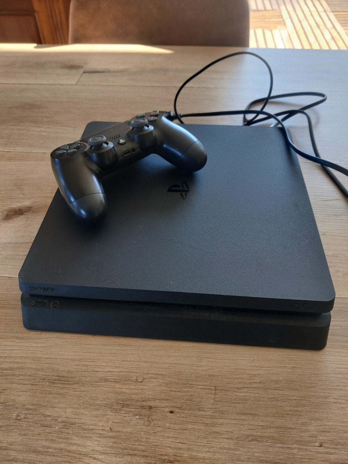 PS 4 avec une manette, Consoles de jeu & Jeux vidéo, Enlèvement