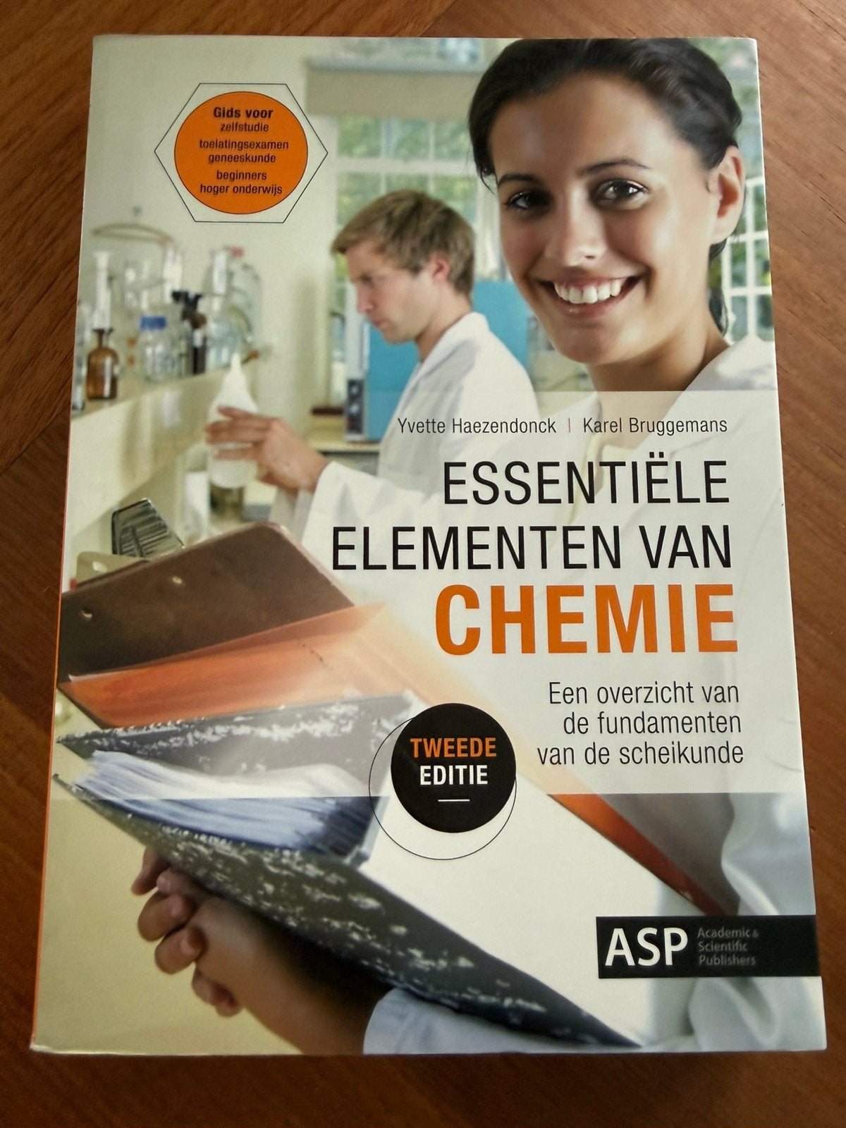 Essentiele elementen van chemie - tweede editie, Karel Verbruggen; Yvette Haezendonck, Enlèvement ou Envoi, Comme neuf, Autres sciences