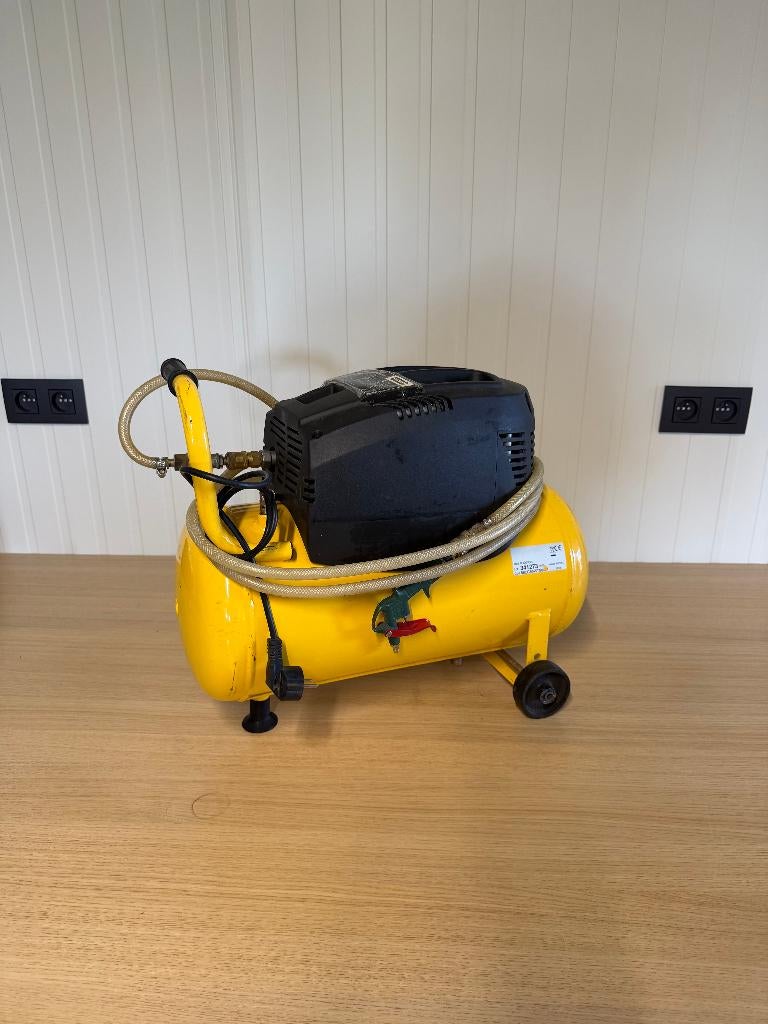 ️ Stanley compressor 24L – 8 bar – met slang, Bricolage & Construction, Compresseurs, Comme neuf, 6 à 10 bars, Moins de 25 litres
