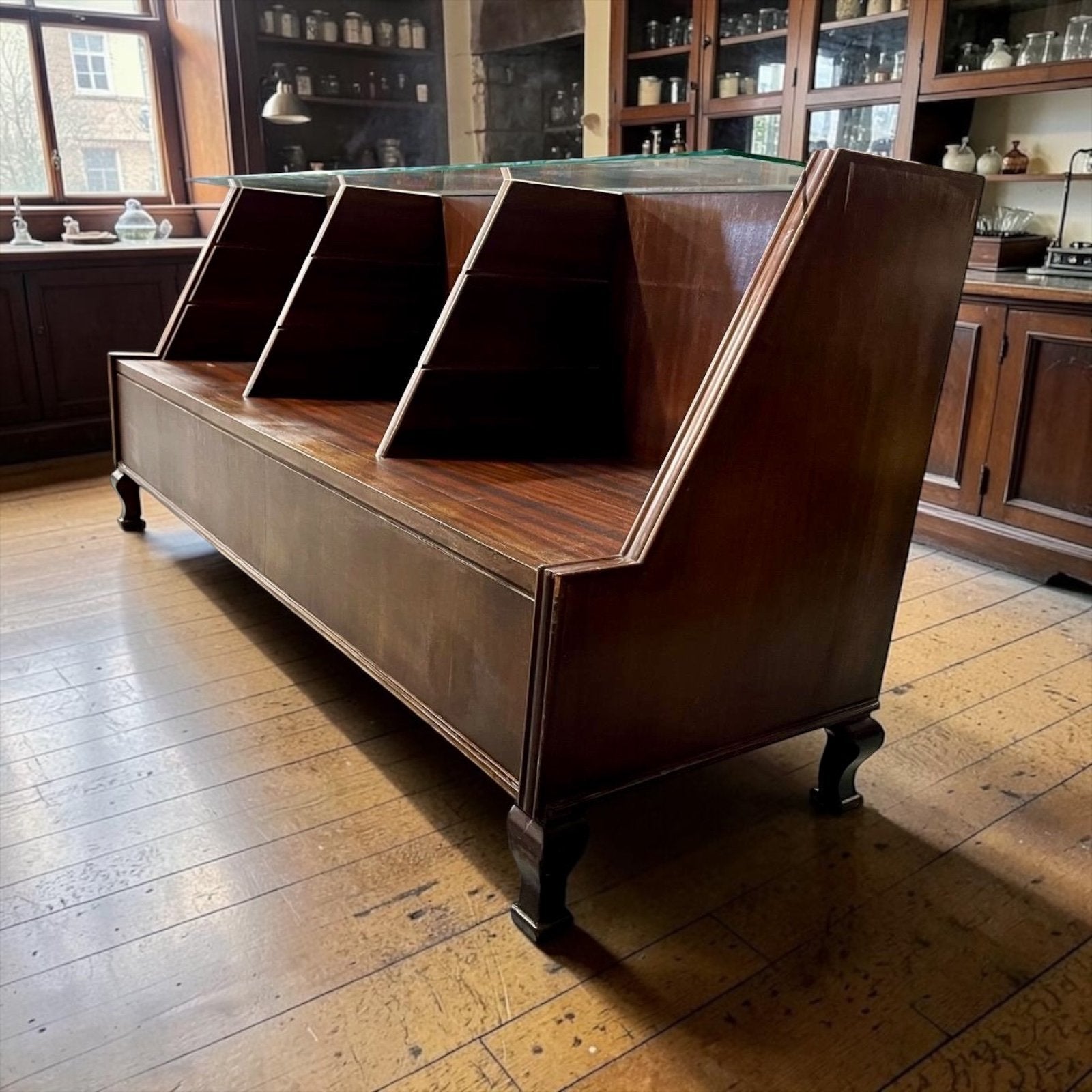 Vintage houten winkeltoog/ vitrine / toonbank, Ophalen
