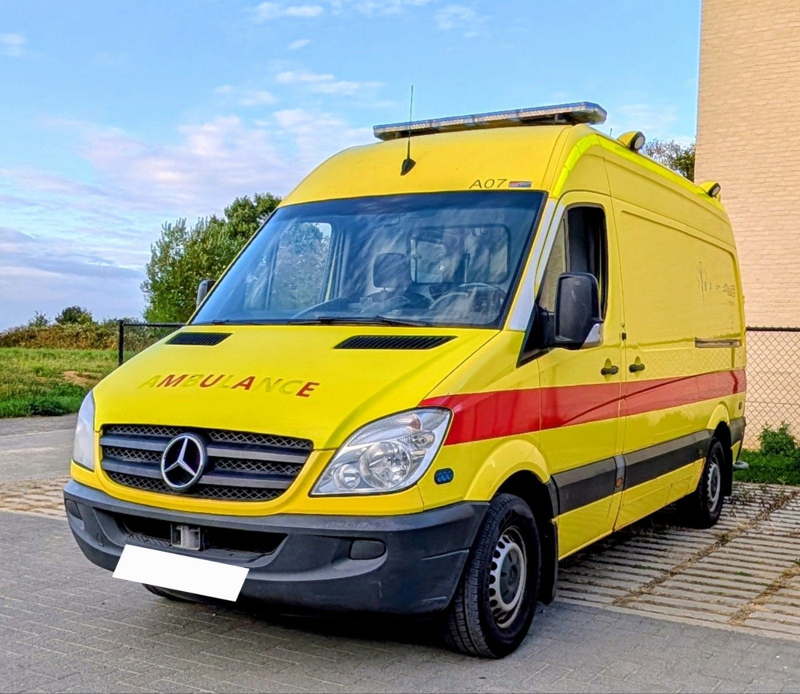 MERCEDES 315 CDI AMBULANCE – AUTOMATIQUE
  MERCEDES 315, Autos, Achat, 110 kW, CL, 5 portes