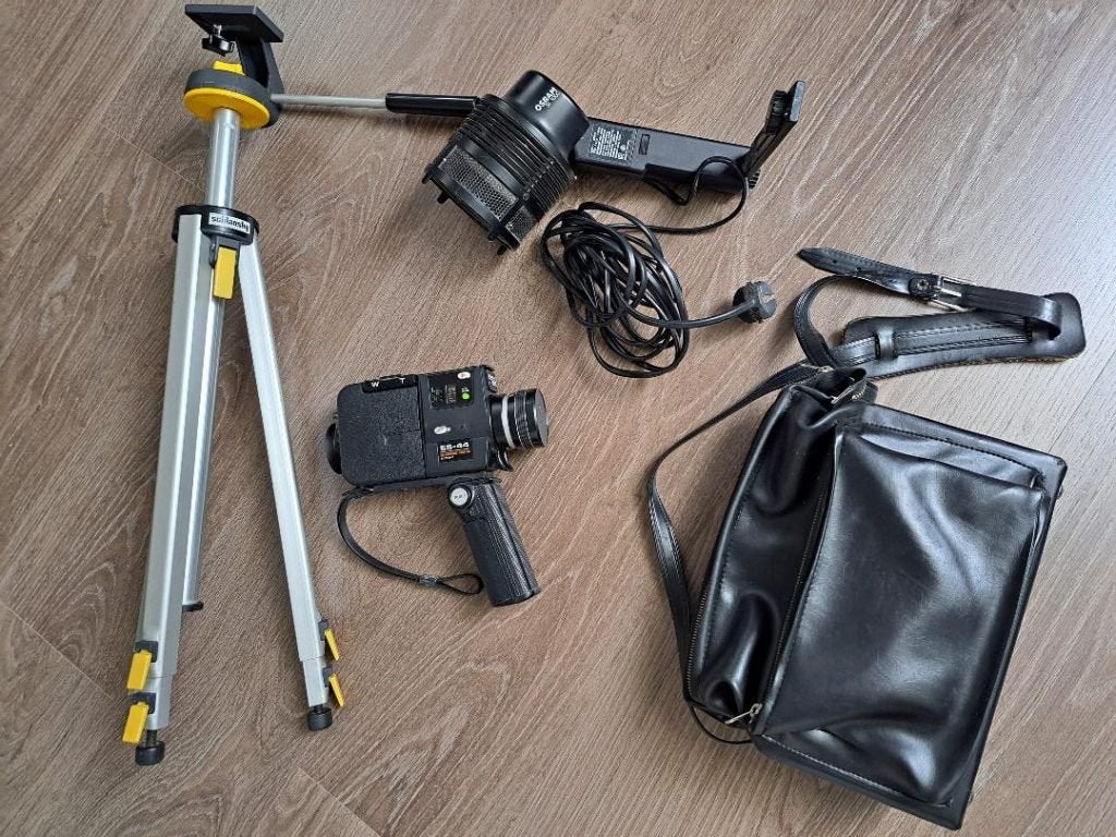 filmcamera super 8 + statief + draagzak + lamp 1000 watt, Audio, Tv en Foto, Ophalen of Verzenden