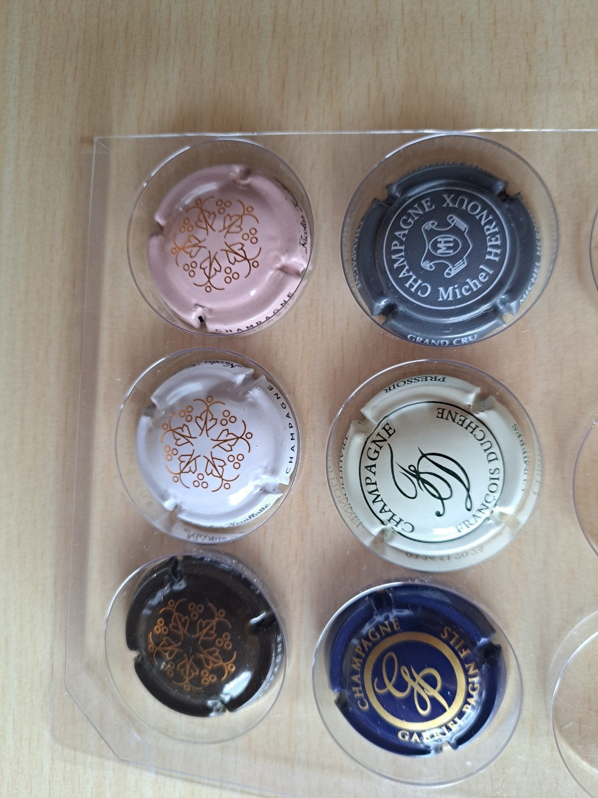 Capsules de champagne, Envoi