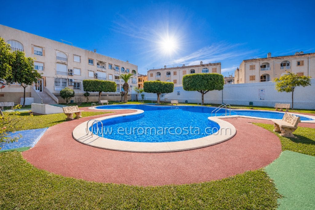 REF T33630 - Votre havre de paix ensoleillé, Torrevieja, Ville, 67 m², Appartement