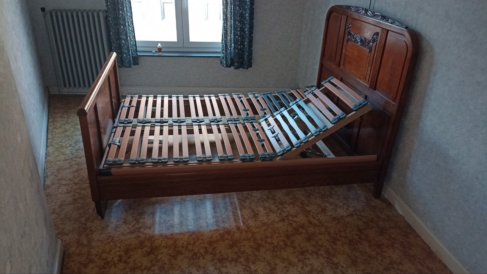 Massief eiken bed (130cm), Ophalen, Twijfelaar
