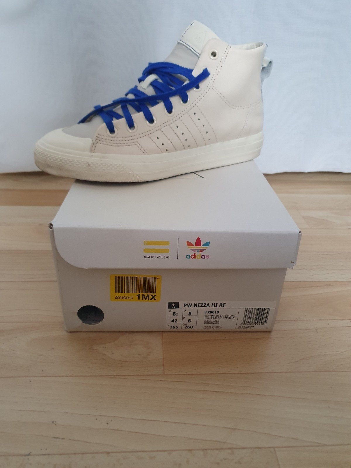 Adidas Pharell Williams édition spéciale taille 42, Enlèvement ou Envoi, Comme neuf, Adidas, Blanc