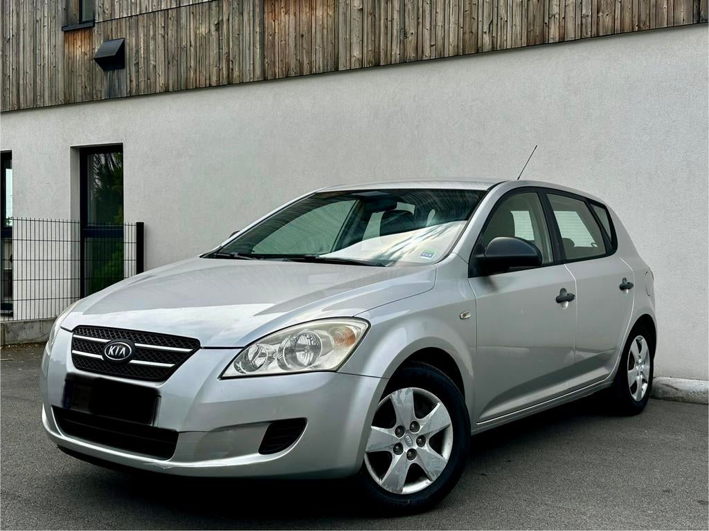 Kia Cee’d 1.4 * Essence * 136.000KM * prêt à immatriculer, Auto's, Voorwielaandrijving, Testrit aan huis, Stof, 4 cilinders