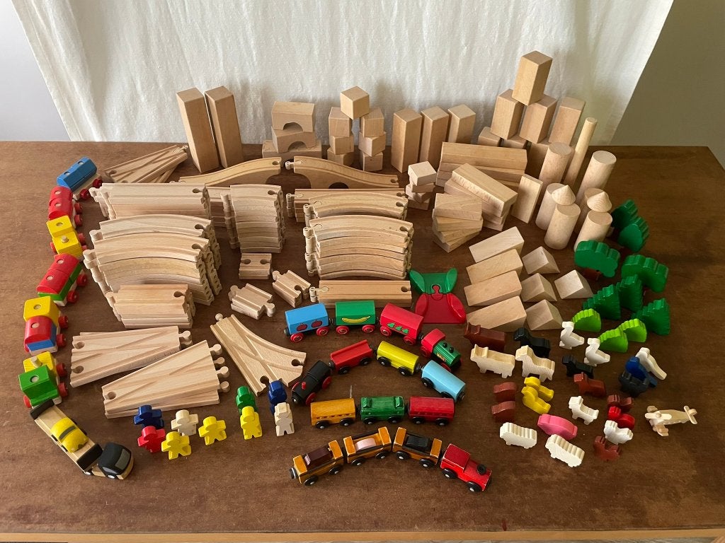 Houten speelgoed : treinrails, treinen, wagons, bouwblokken, Kinderen en Baby's, Speelgoed | Houten speelgoed, Ophalen, Zo goed als nieuw
