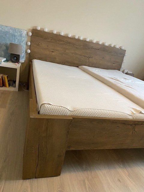 JYSK lit double pour deux personne a vendre, Autres dimensions, 210 cm, Comme neuf, Brun