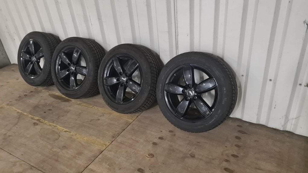 Jantes et pneus d'origine Mini Cooper Countryman 17", noirs, Autos : Pièces & Accessoires, Véhicule de tourisme, Pneus été, Enlèvement