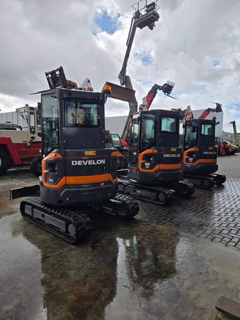 Doosan DX27Z-7, Articles professionnels, Machines & Construction | Grues & Excavatrices, Enlèvement, Excavatrice