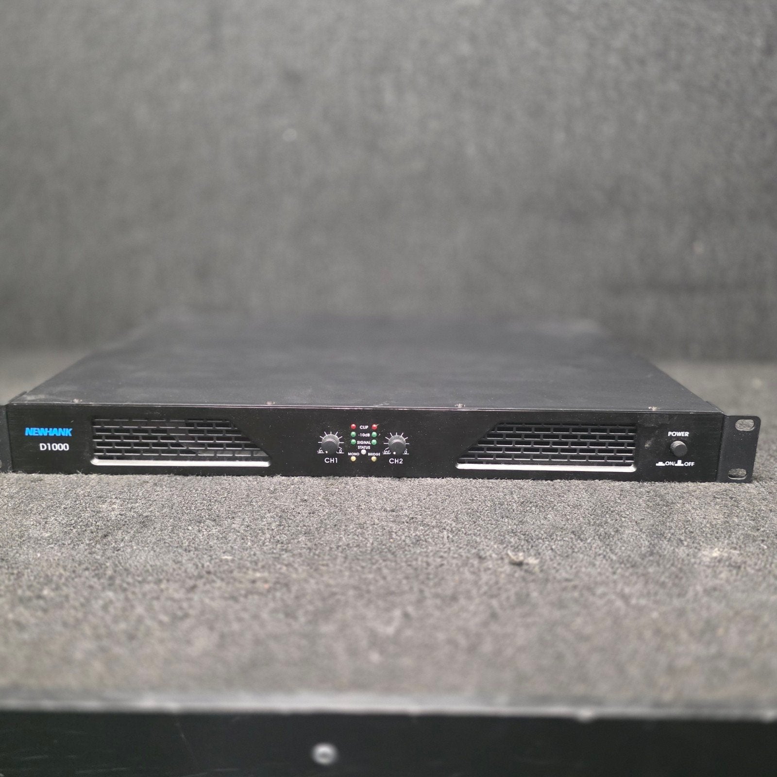 NEWHANK  D1000   2 x 500 watt   versterker 1HE, Computers en Software, Servers, Ophalen of Verzenden
