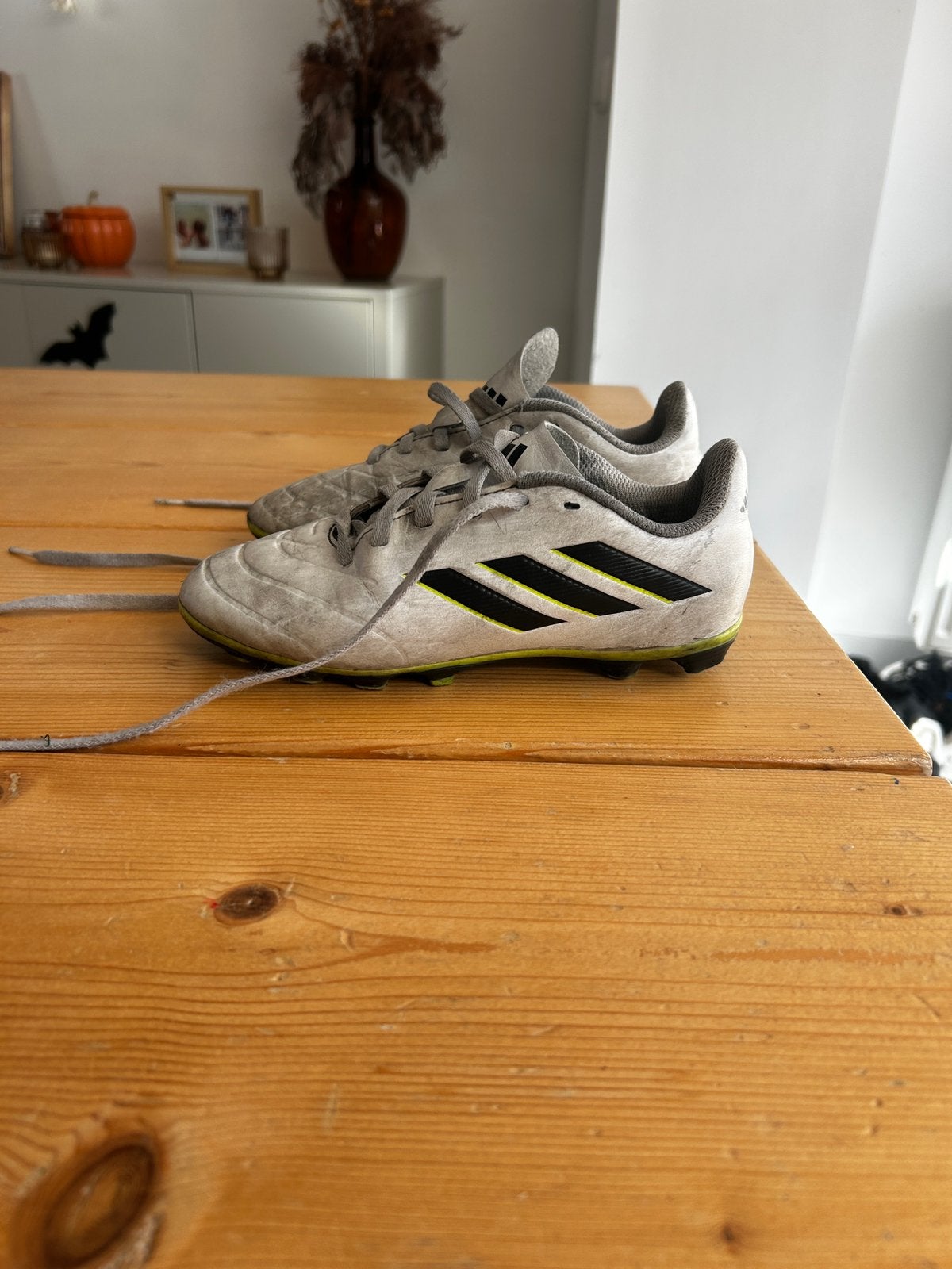 Crampons Adidas pointure 33, Enlèvement ou Envoi, Utilisé, Chaussures