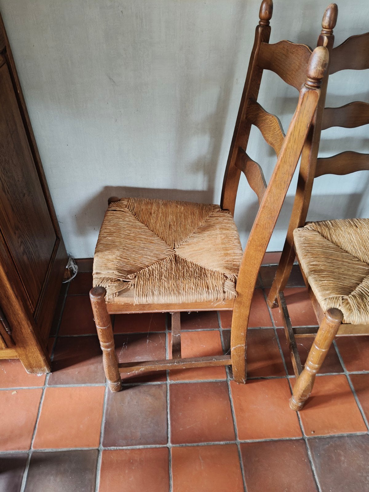 houten stoelen met rieten zitvlak, 10€ stuk, 30€ voor alle 4, Antiek en Kunst, Ophalen