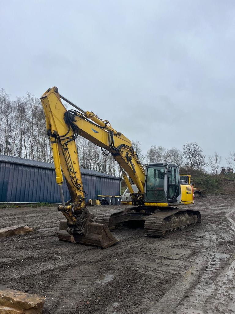 Pelle New Holland e215, Ophalen, Graafmachine