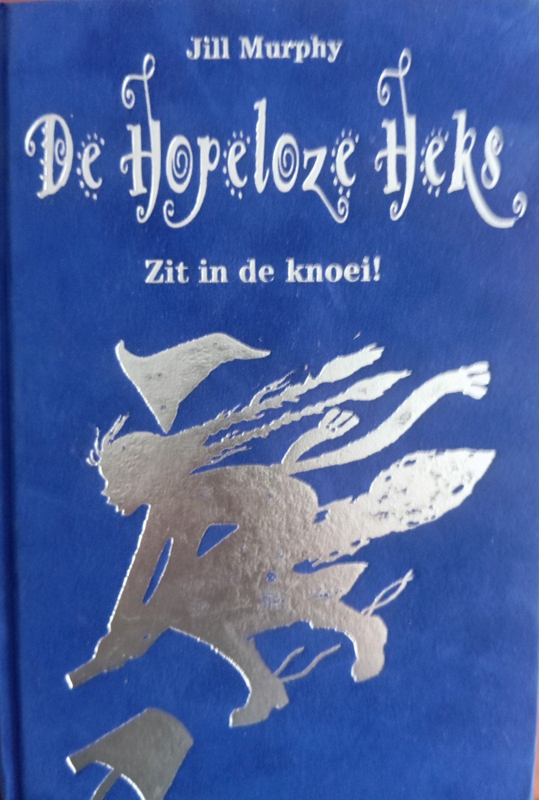De Hopeloze Heks - Zit in de knoei!, Ophalen of Verzenden
