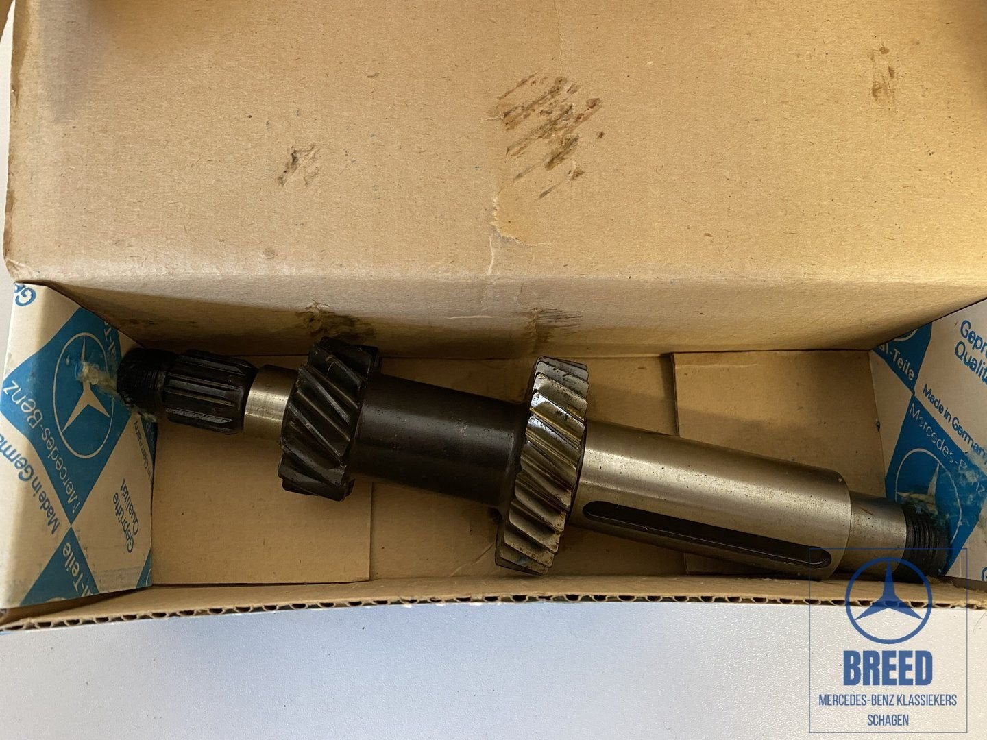 NOS transmissieas voor Mercedes-Benz W114 W115 / 711 716 bak, Neuf, -, -, Enlèvement ou Envoi