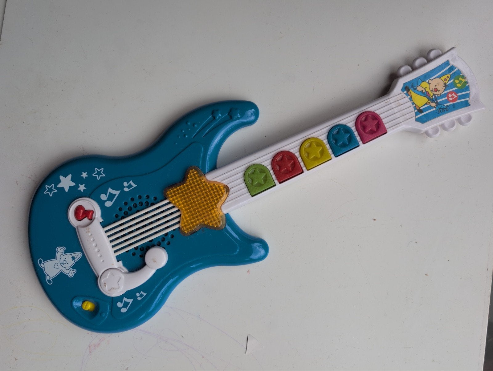 Bumba gitaar, Ophalen