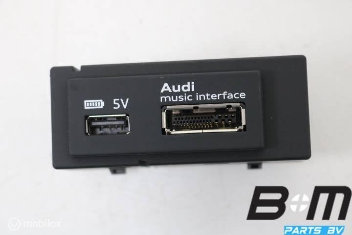 Aansluitstuk voor media-in Audi A3 8V 8V0357736A, Utilisé