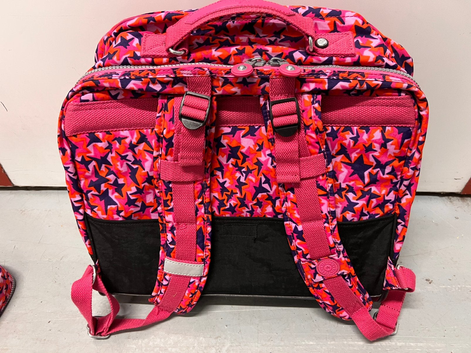 Schoolpakket: Kipling boekentas op wielen en 2 sets, Ophalen, Zo goed als nieuw