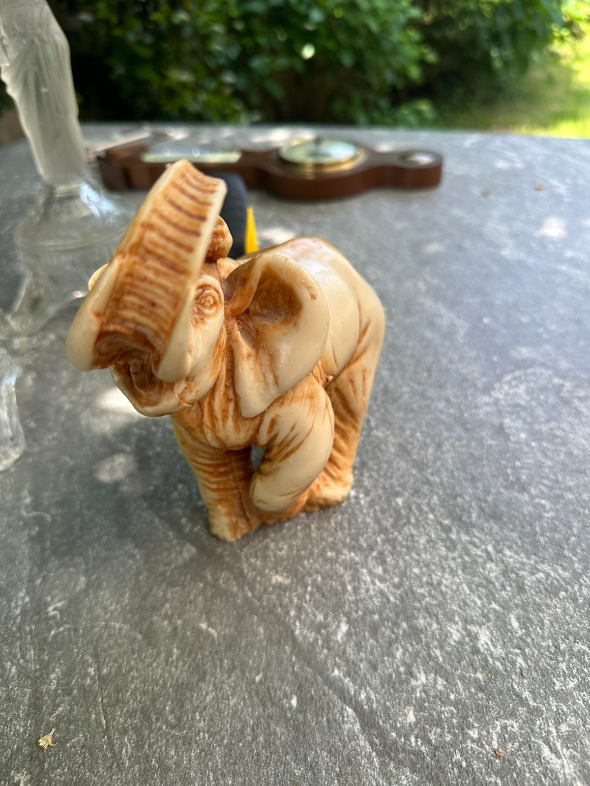 Éléphant en marbre, Enlèvement, Utilisé
