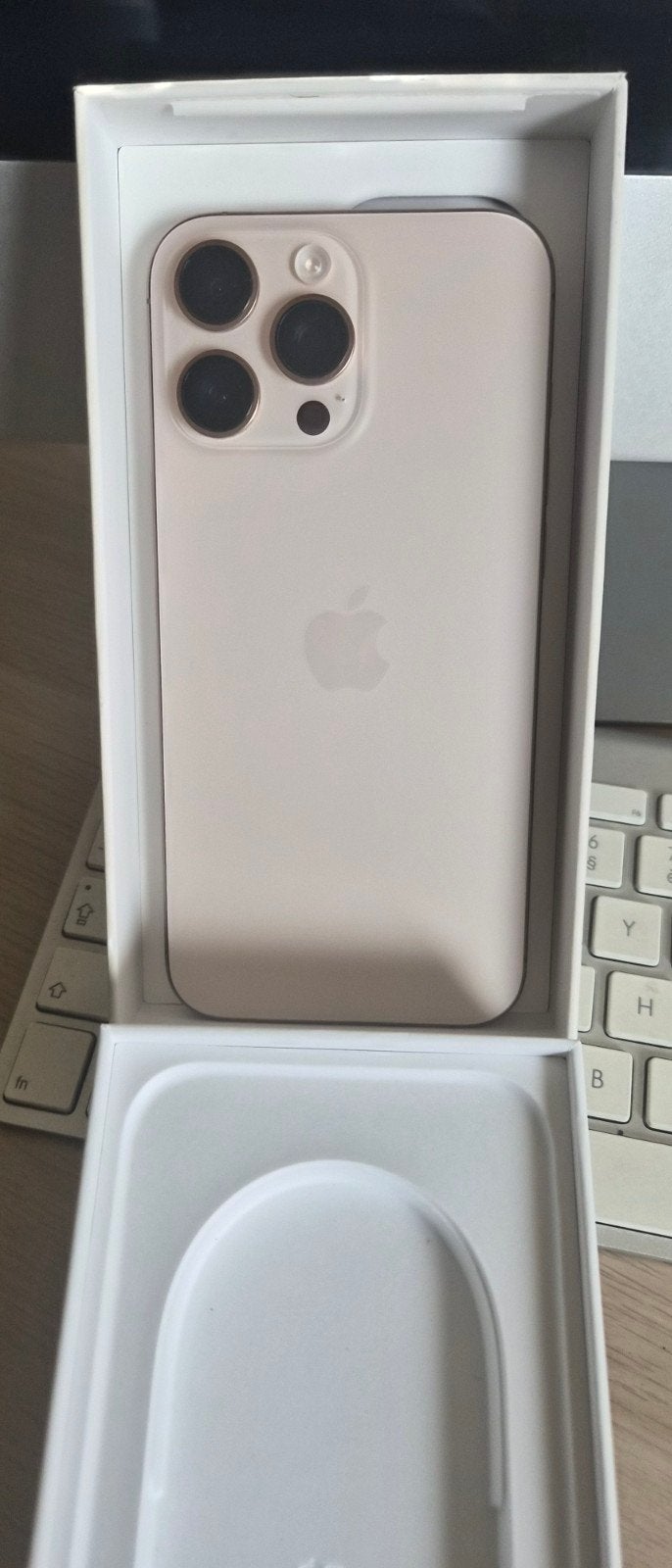 iphone 16 pro max AUCUNE GRIFFE.encore GARENTIE, Ophalen, Zo goed als nieuw