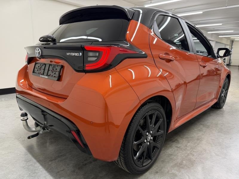 Toyota Yaris Style + Hi-tech Pack, Automaat, 1498 cc, Overige kleuren, Hybride Elektrisch/Benzine