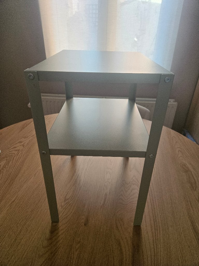 Handig IKEA KNARREVIK Nachtkastje / Bijzettafel (Metaal), Huis en Inrichting, Ophalen, Minder dan 45 cm, Metaal of Aluminium, Nieuw