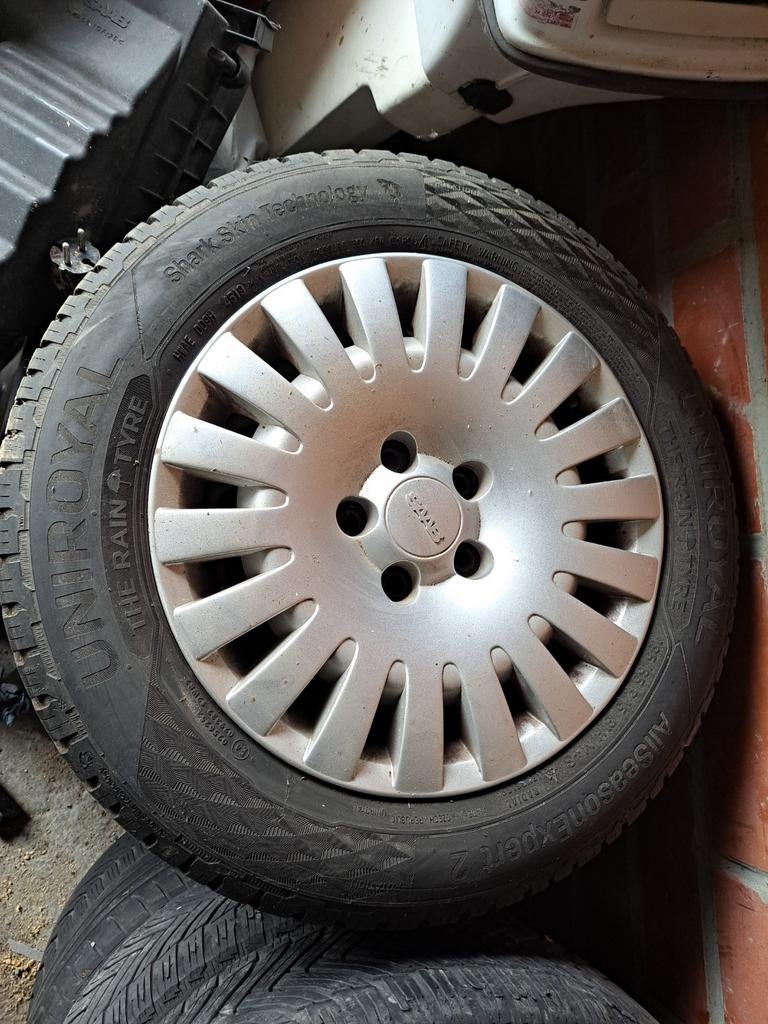 4 velgen met 4-seizoensbanden 4000km 195 65 15, Auto-onderdelen, Banden en Velgen, Ophalen of Verzenden, All Season, Band(en)