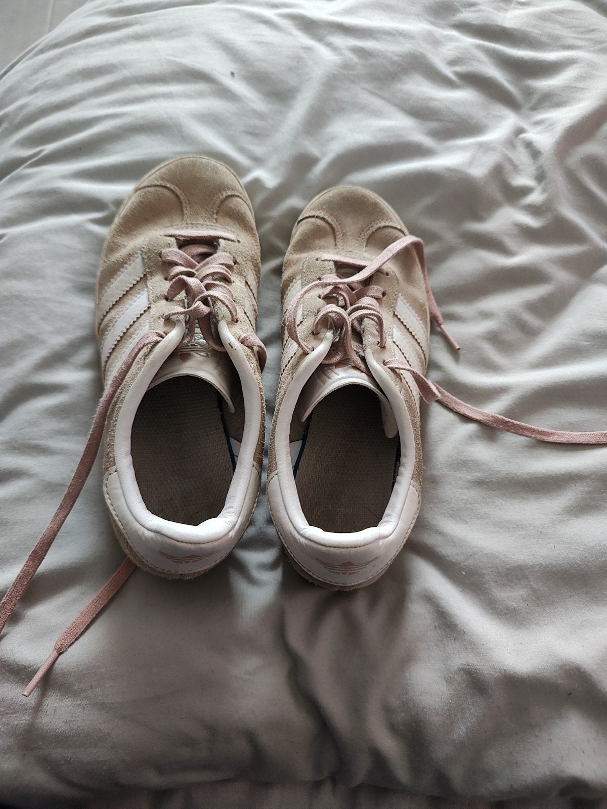 Chaussures Pink Gazelle, Vêtements | Femmes, Adidas, Rose, Sneakers et Baskets, Porté