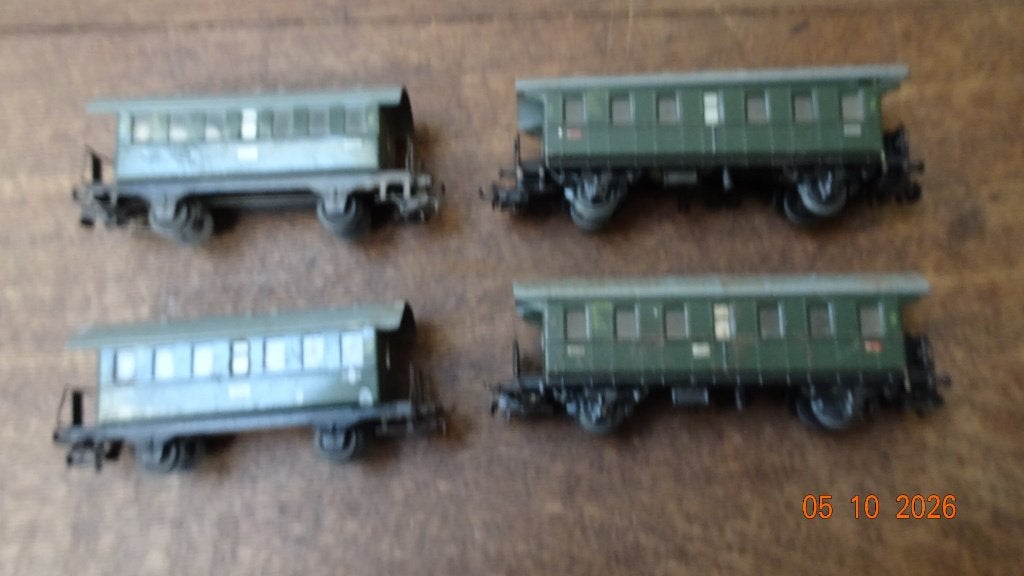 4 petites voitures Marklin + enrailleur, Hobby & Loisirs créatifs, Analogique, Enlèvement ou Envoi, Courant alternatif, Wagon