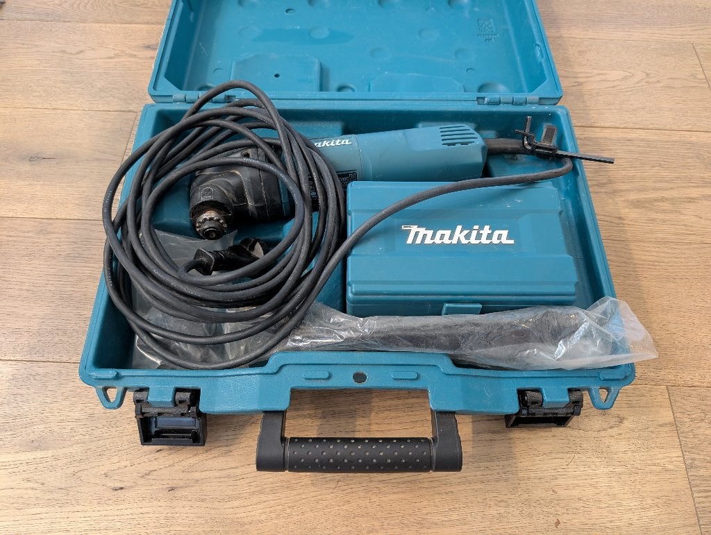 Makita Multitool – Excellent état – Coffret + accessoires, Bricolage & Construction, Enlèvement, Comme neuf