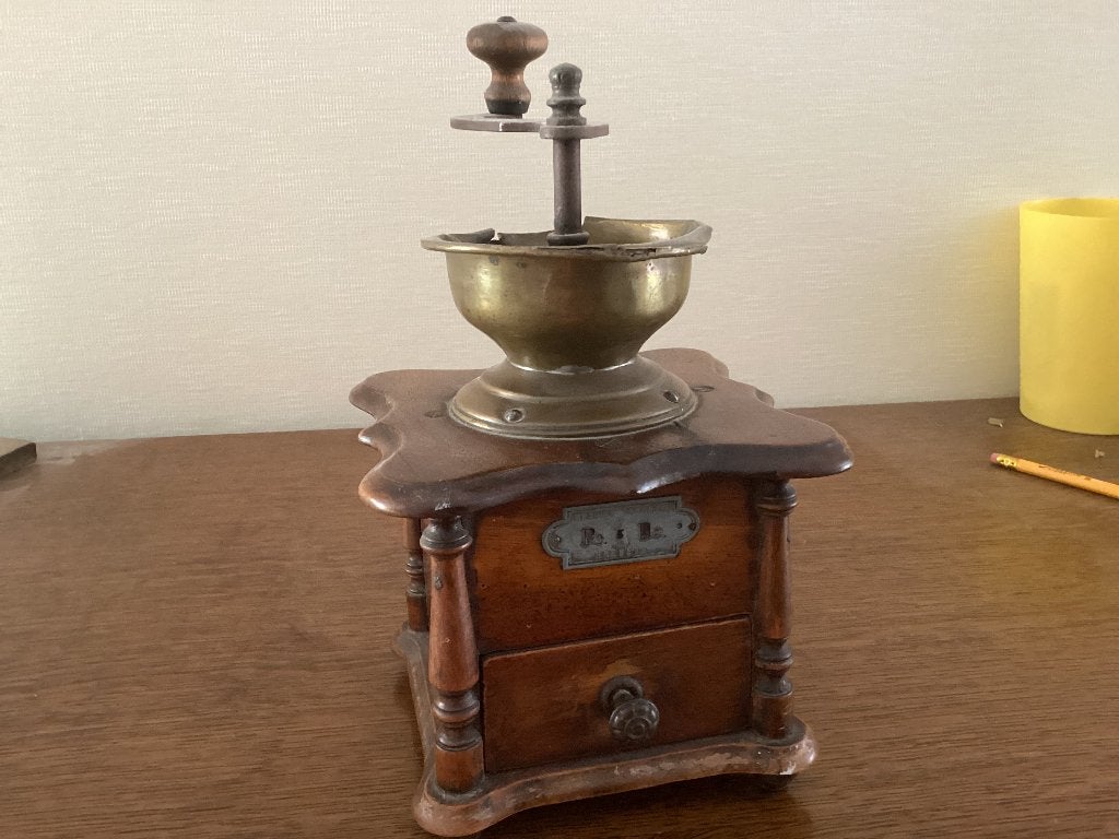 Vintage koffiemolen, Ophalen