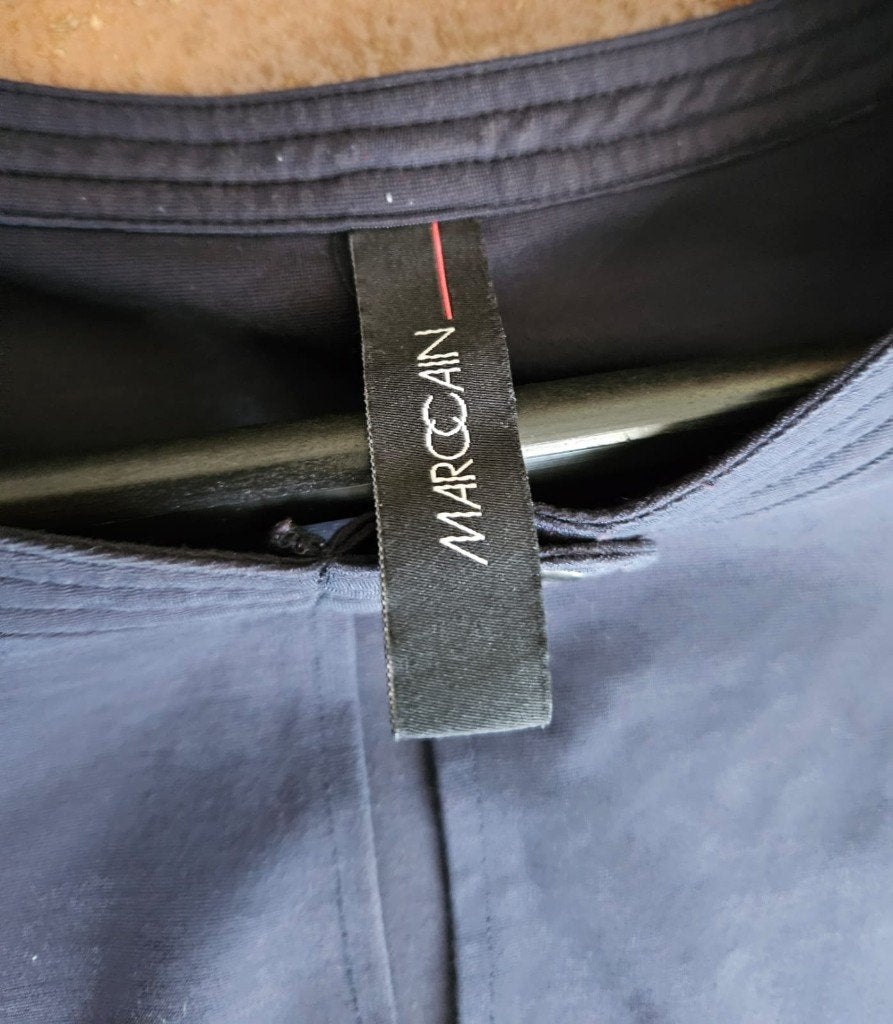 Donkerblauwe jurk van Marc Cain maat M, Kleding | Dames, Maat 38/40 (M), Blauw, Ophalen of Verzenden, Knielengte