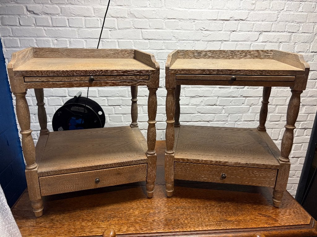 Set van 2 Landelijke Eiken Nachtkastjes, Ophalen, Info@denekster.com, Weet ik niet, 55 tot 70 cm