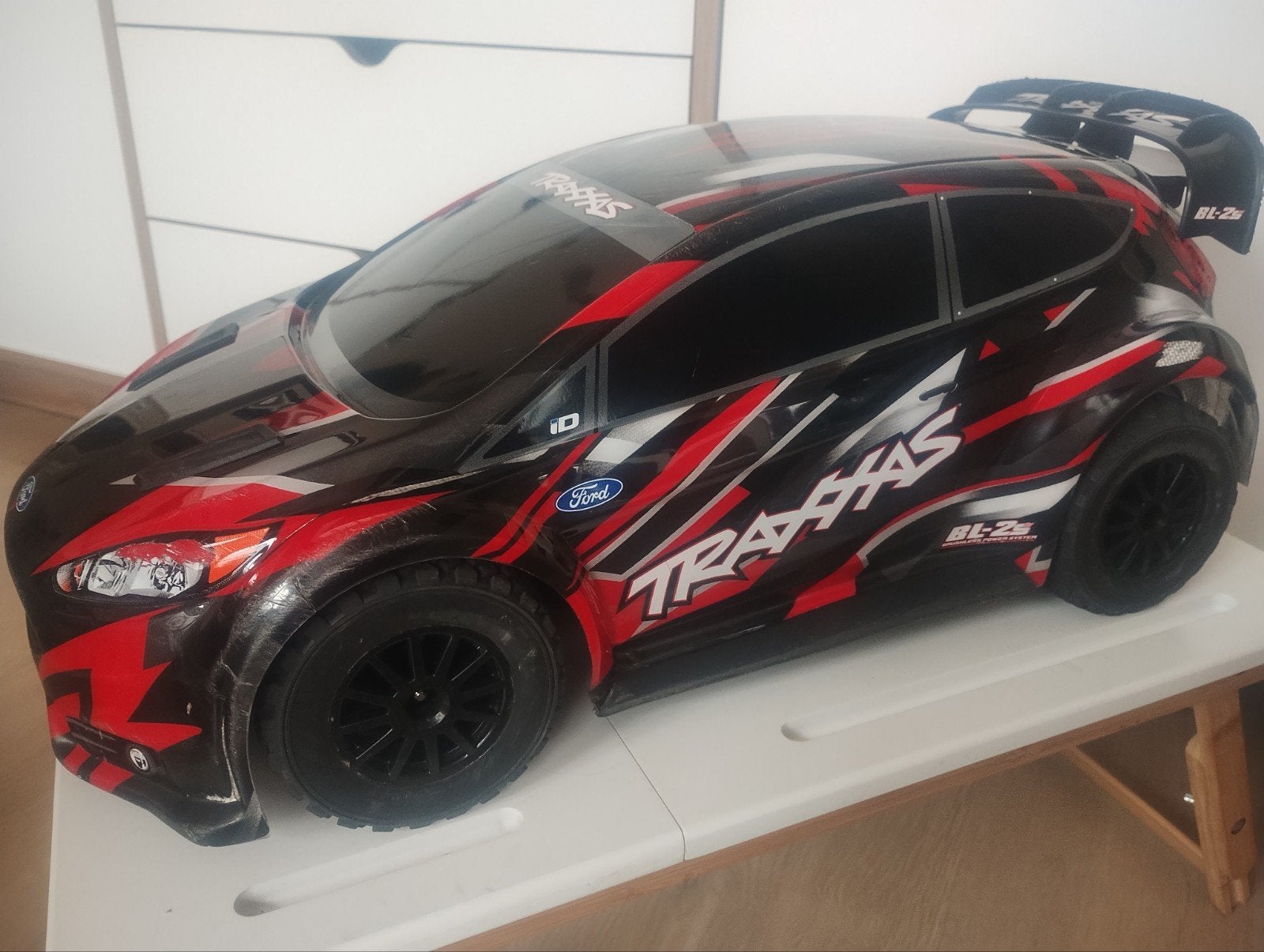 Traxxax  Ford Fiesta Rally brushless 2s heavy duty, Elektro, Gebruikt, Auto offroad, Ophalen of Verzenden