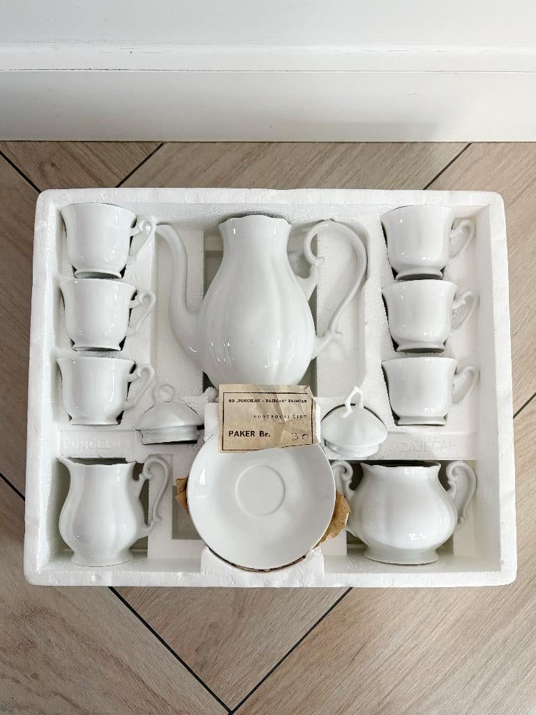 Vintage servies uit Zaječar, Ophalen