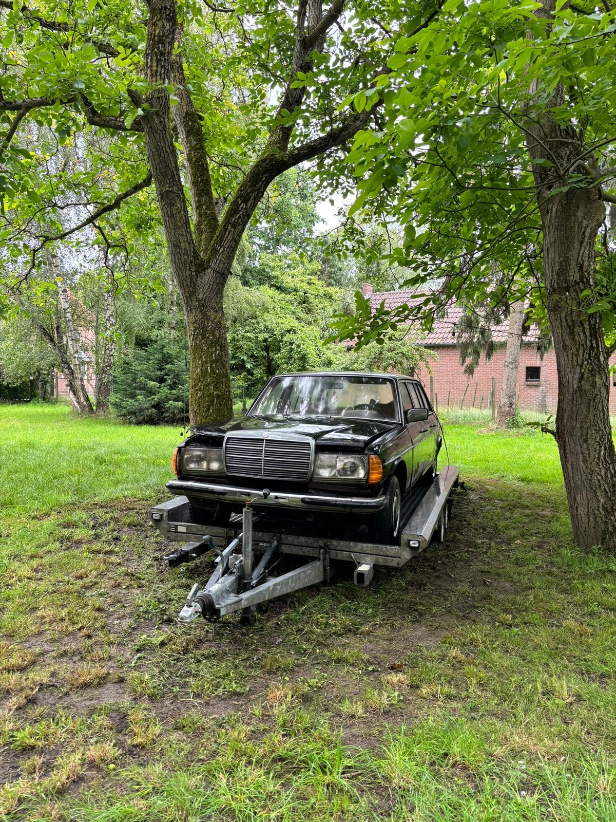 Mercedes W123 limousine + remorque 1ste eigenaar Belg/78k km, Auto's, Overige modellen, Zwart, Bruin, Particulier