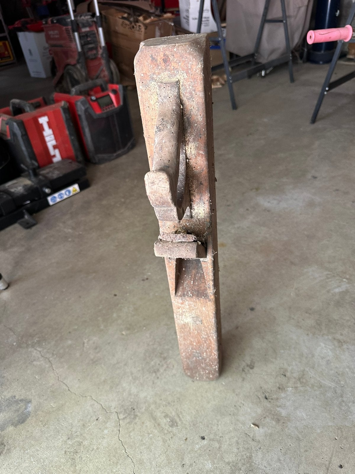 Oude houten handschaaf, Ophalen