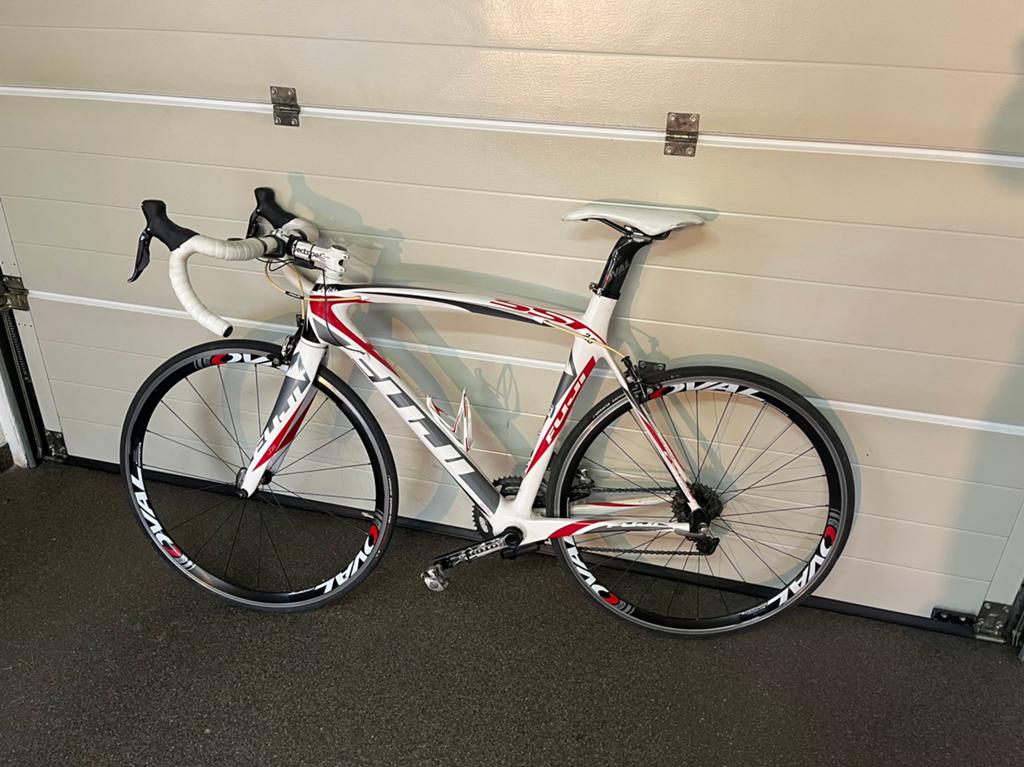 Racefiets oval fuji stt 2.0 (carbon), Fietsen en Brommers, Fietsen | Racefietsen, Zo goed als nieuw, Carbon, Ophalen
