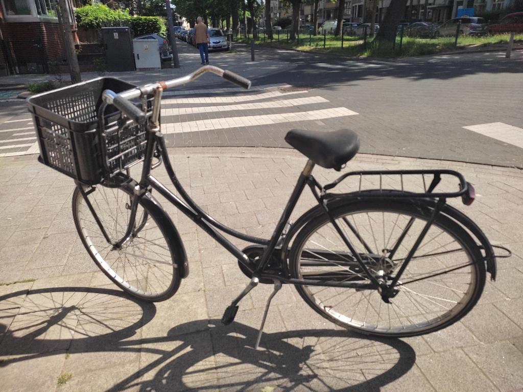 Oude stadsfiets met krat, Fietsen en Brommers, Ophalen, Gebruikt, Terugtraprem
