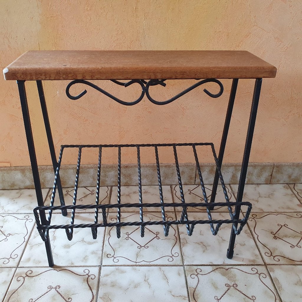 Porte revue / porte journaux en bois et en fer forgé, Maison & Meubles, Accessoires pour la Maison | Porte-journaux & Porte-revues