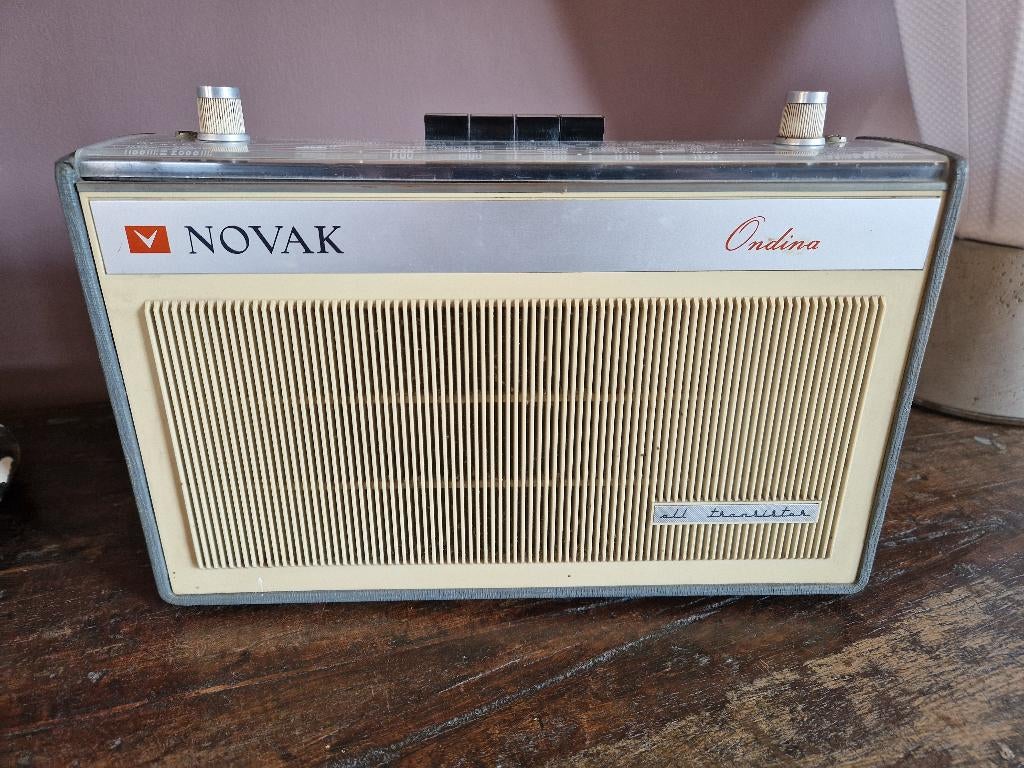 all transistor radio Novak Ondina, Antiquités & Art, Antiquités | TV & Hi-Fi, Enlèvement ou Envoi
