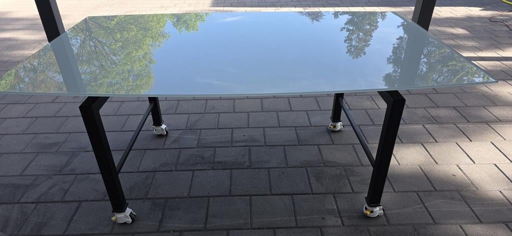 Eettafel met eventueel ook 6 stoelen., Ophalen