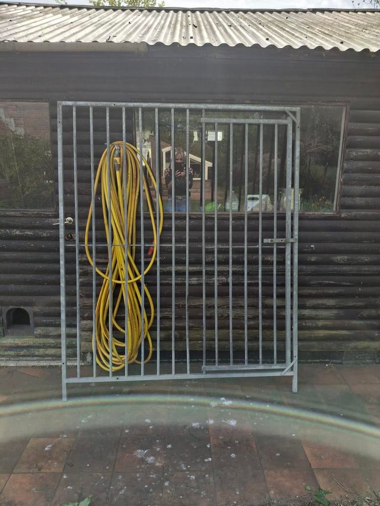 Te koop tralie voor hondenren, Ophalen