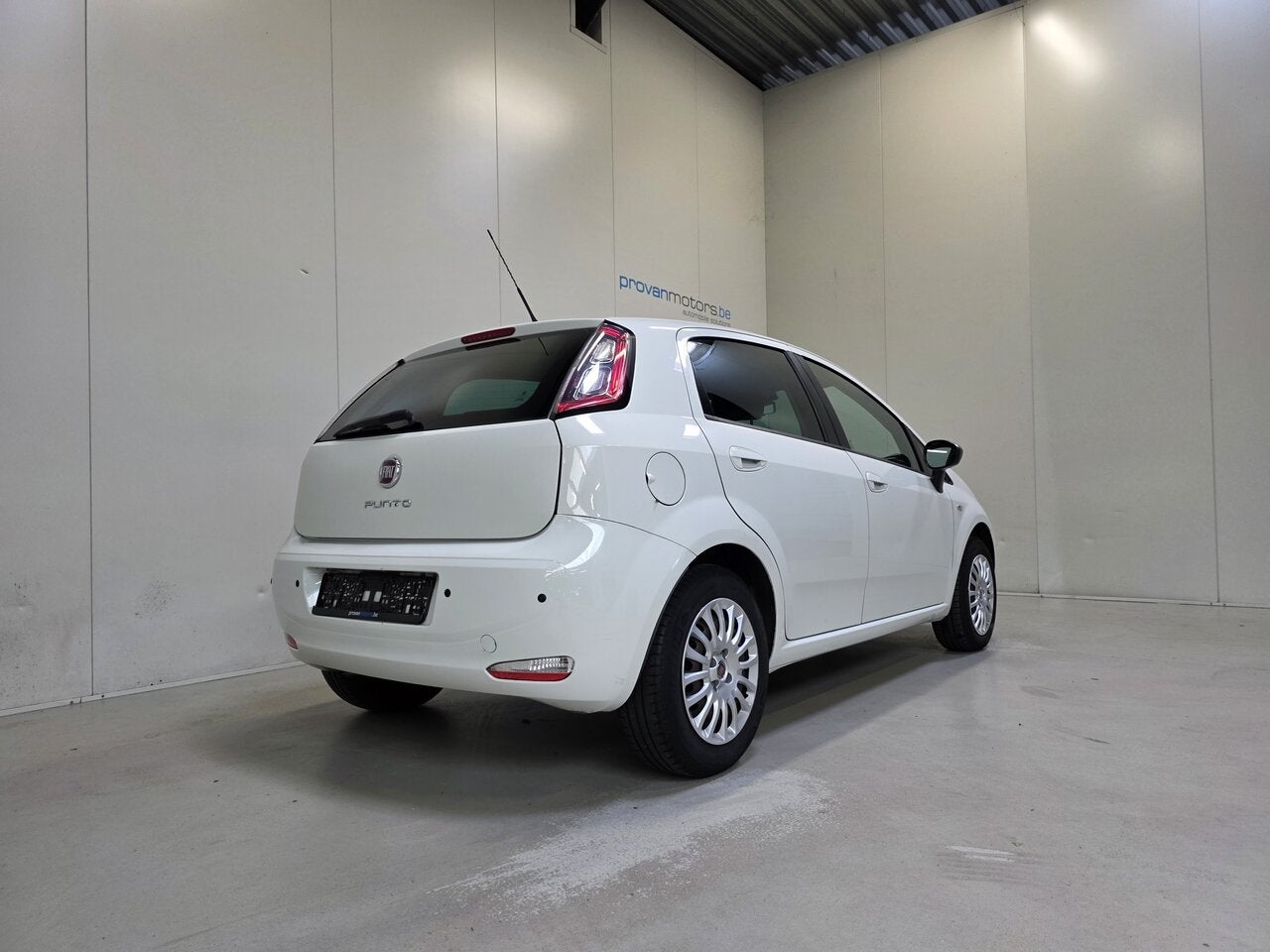 Fiat Punto 1.2 benzine Young - Bluetooth - PDC - Goede Staa, Autos, Achat, 69 ch, Vitres électriques, Noir