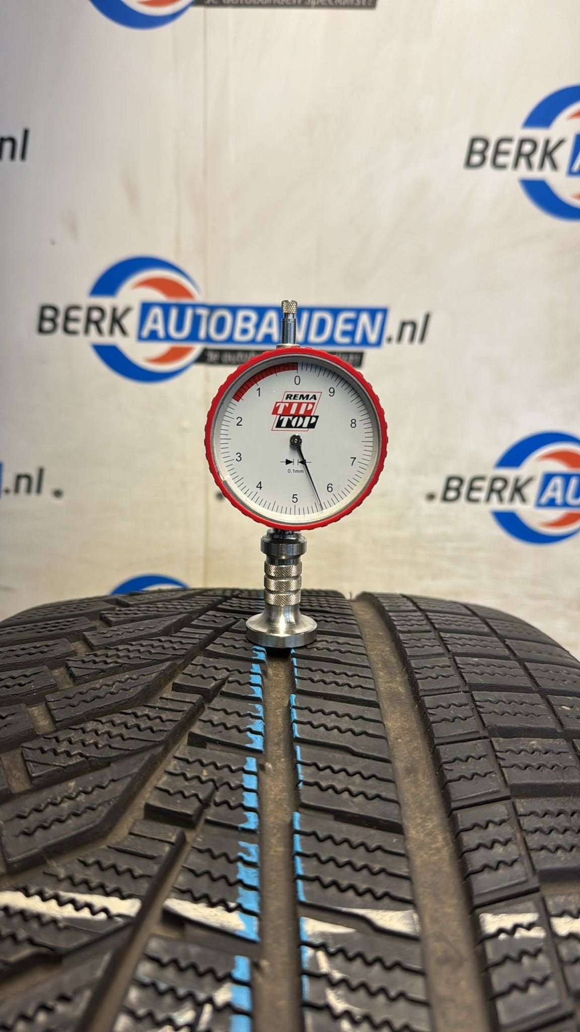 2x Hankook Winter I*cept Evo 2 255/40 R19 100V XL 255/40/19, Auto-onderdelen, 19 inch, Gebruikt, 255 mm, -
